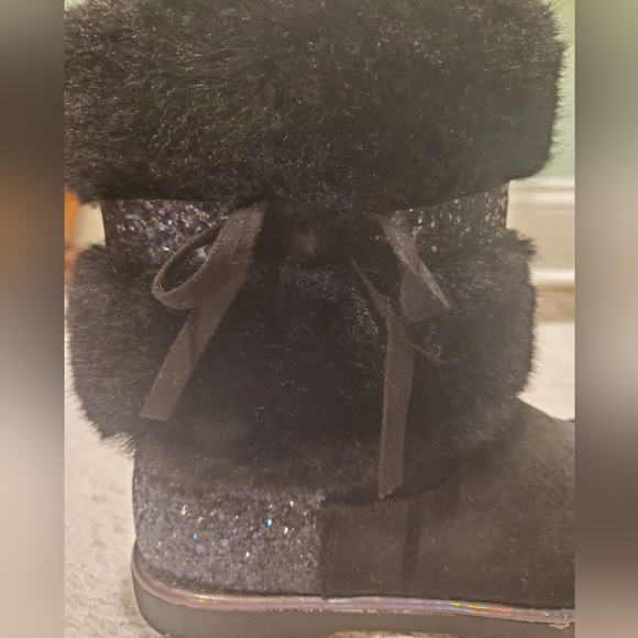 MUST GO! Girls' Winter Cold Weather DSW Snow Boots Size 4 - Picture 2 of 8